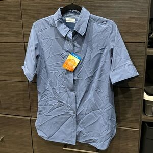 New Columbia blue solid short sleeve shirt